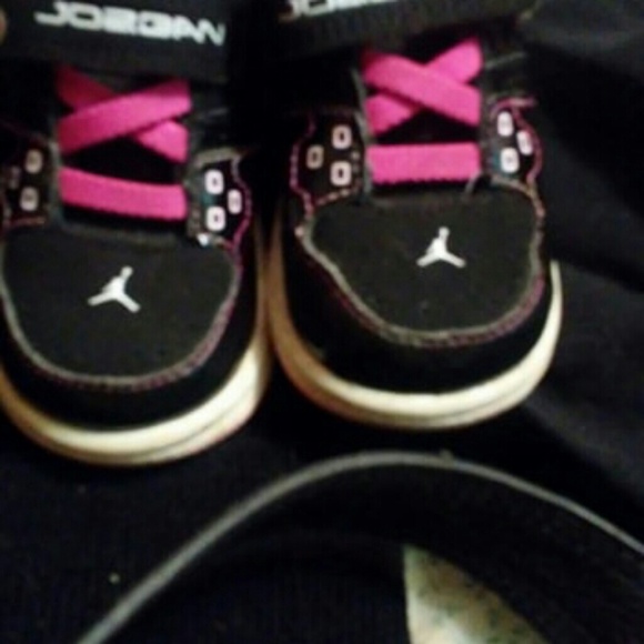 Air jordans kids size 4 - Picture 2 of 2